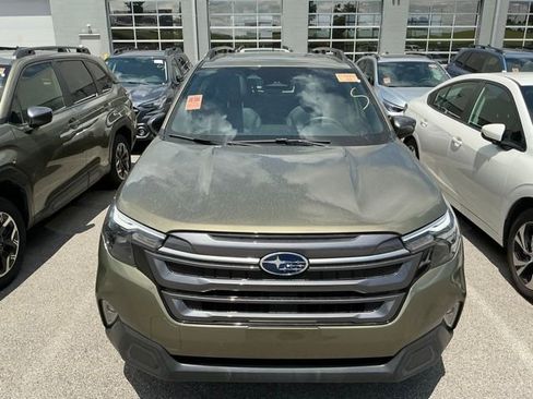 Used 2025 Subaru Forester Premium AWD/4WD image 2