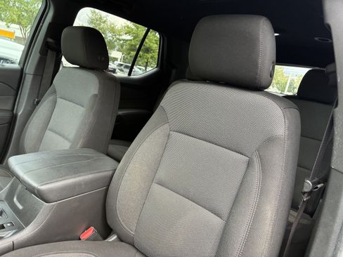 Used 2023 Chevrolet Traverse LT FWD image 23