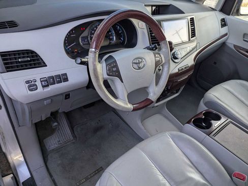 Used 2012 Toyota Sienna Limited image 2