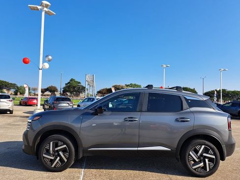Used 2026 Nissan Kicks SV w/ Cold Weather Package FWD image 9