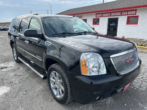 Used 2014 GMC Yukon XL Denali image 1