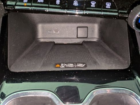 Used 2024 Chevrolet Traverse RS image 9