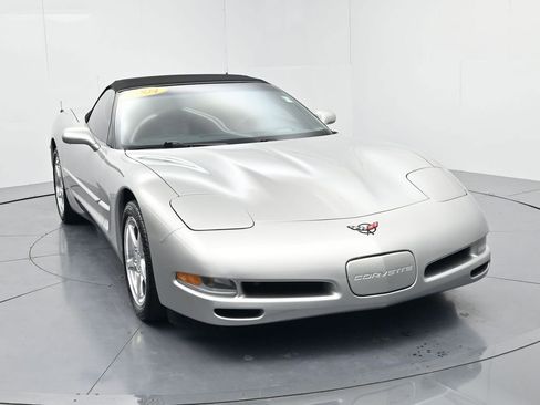 Used 2004 Chevrolet Corvette Convertible w/ Preferred Equipment Group RWD image 2