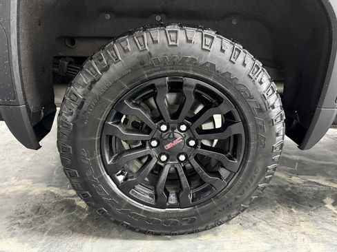 Used 2022 GMC Sierra 1500 AT4X image 35