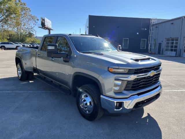 Used 2025 Chevrolet Silverado 3500 LT w/ All Star Edition AWD/4WD image 2