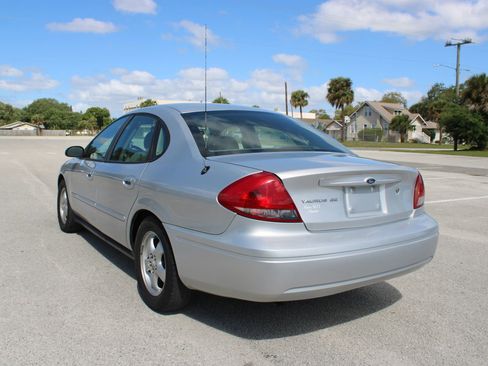 Used 2005 Ford Taurus SE FWD image 4