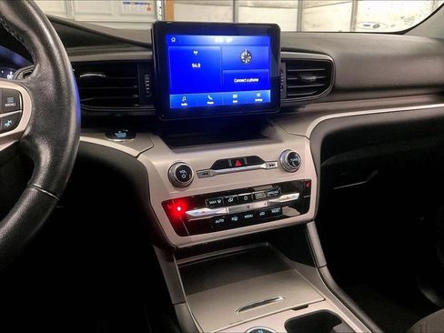 Certified 2021 Ford Explorer XLT image 6