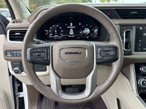 Used 2023 GMC Yukon Denali image 30