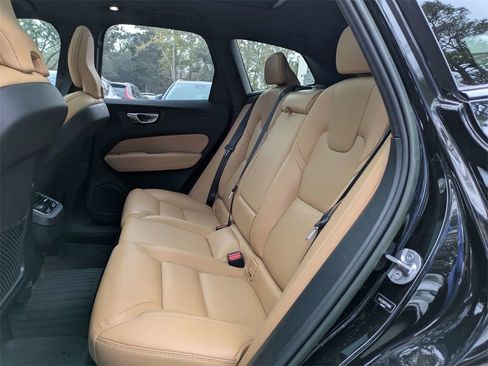 Certified 2023 Volvo XC60 B5 Ultimate w/ Climate Package image 15