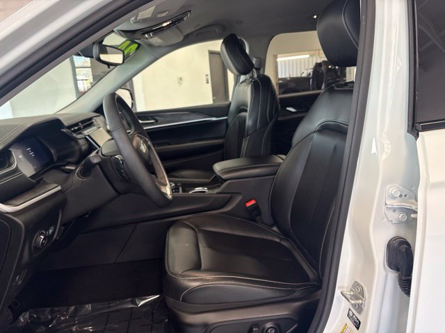 Used 2024 Jeep Grand Cherokee L Limited w/ Black Appearance Package AWD/4WD image 15