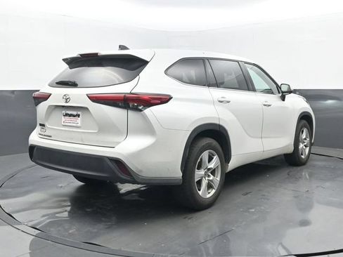 Used 2022 Toyota Highlander L FWD image 6