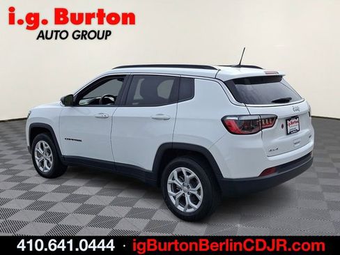 Used 2024 Jeep Compass Latitude AWD/4WD image 4