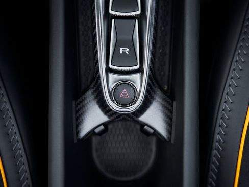 Used 2025 McLaren Artura image 64