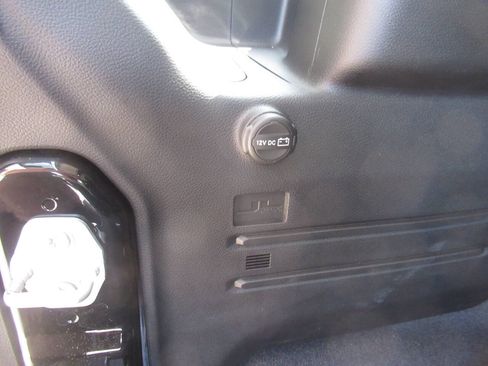 Used 2025 Jeep Wrangler Unlimited Sahara w/ Dual Top Group AWD/4WD image 13