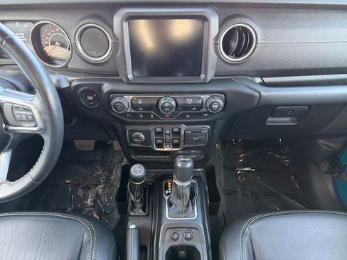 Used 2019 Jeep Wrangler Unlimited Sahara AWD/4WD image 12