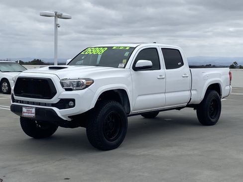 Used 2016 Toyota Tacoma TRD Sport w/ Premium & Technology Package AWD/4WD image 6