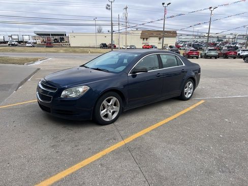Used 2010 Chevrolet Malibu LS image 1