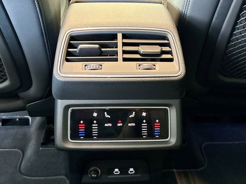Used 2022 Audi e-tron Premium w/ Convenience Plus Package image 24