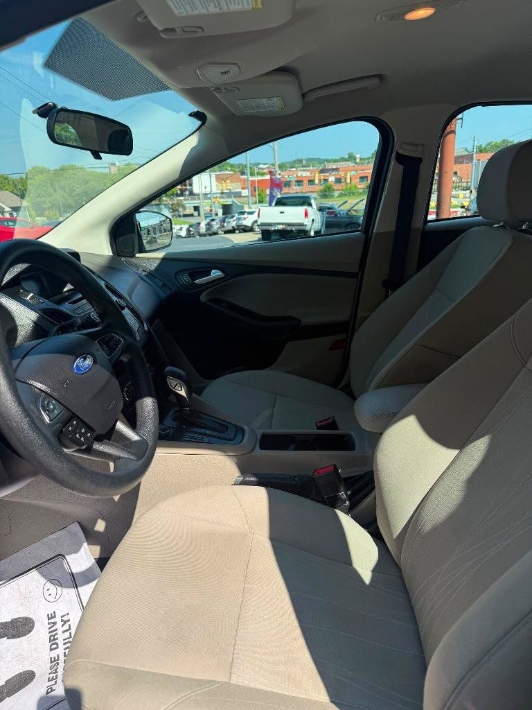 Used 2017 Ford Focus SE FWD image 16