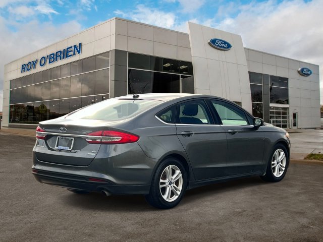 Used 2018 Ford Fusion SE w/ Fusion SE Technology Package FWD image 5