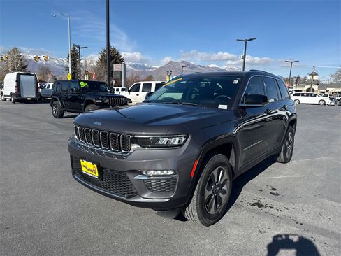 Used 2023 Jeep Grand Cherokee 4WD 4xe image 4