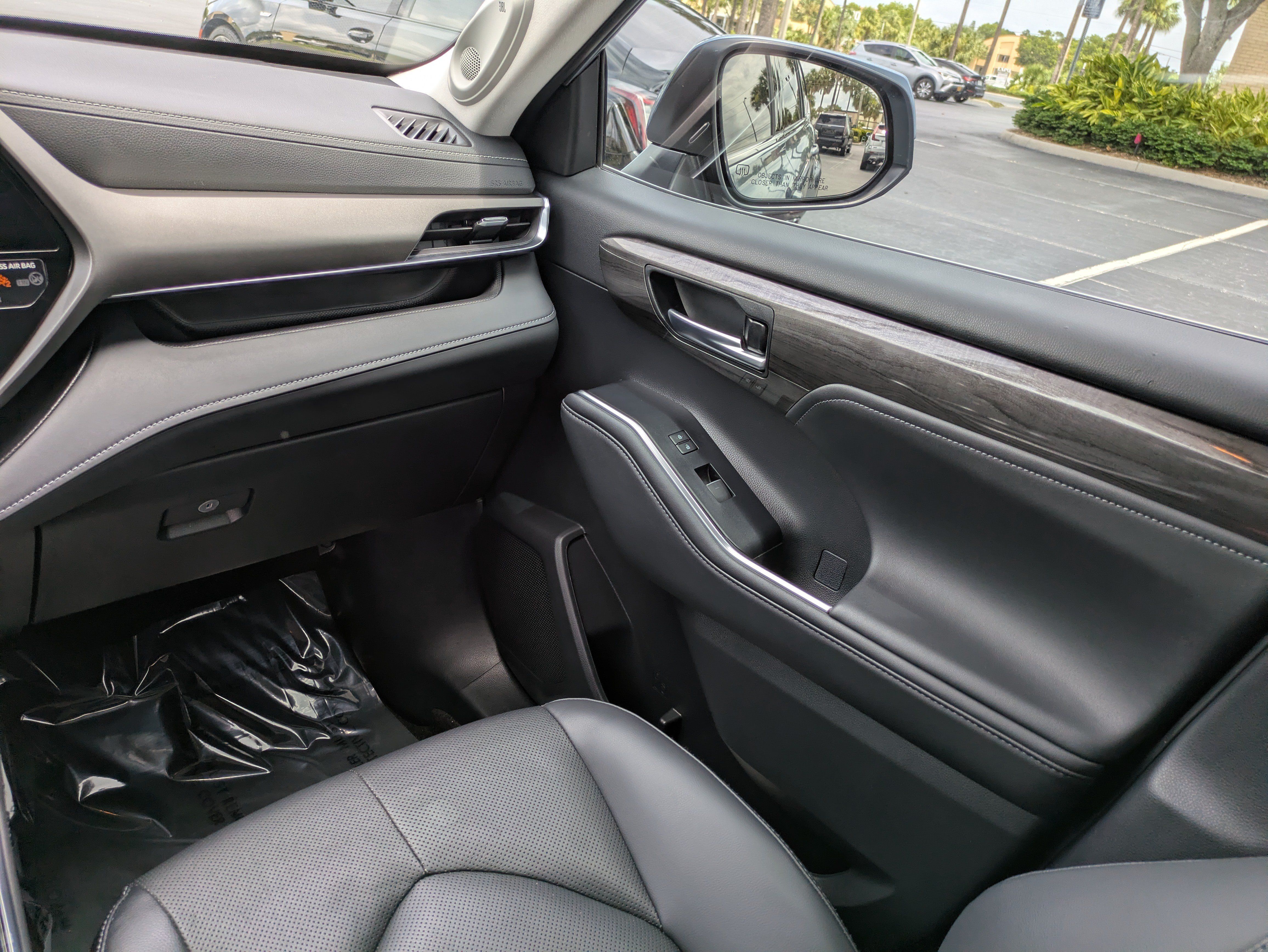Used 2024 Toyota Highlander Limited AWD/4WD image 16
