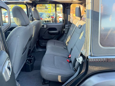 Used 2019 Jeep Wrangler Unlimited Sport S image 31