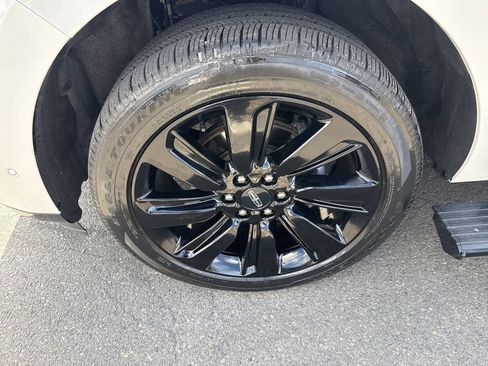 Certified 2023 Lincoln Navigator L Reserve AWD/4WD image 32
