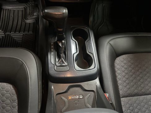 Used 2021 Chevrolet Colorado Z71 w/ Z71 Midnight Edition image 11