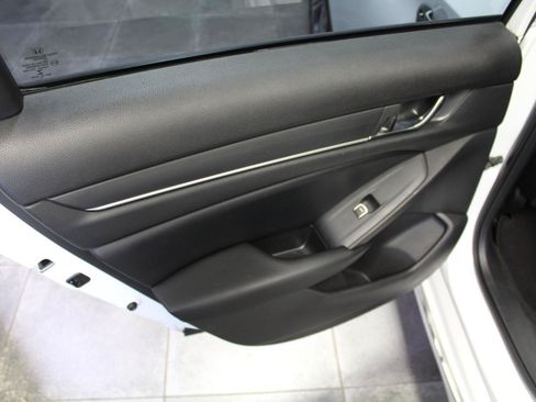 Used 2018 Honda Accord EX image 23