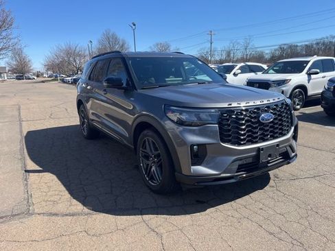 Used 2025 Ford Explorer ST-Line w/ ST-Line Street Pack AWD/4WD image 22