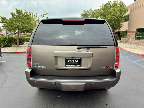 Used 2011 GMC Yukon Denali AWD/4WD image 9