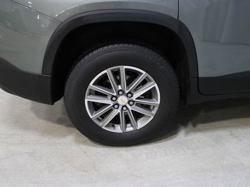 Used 2023 Chevrolet Traverse LT image 37