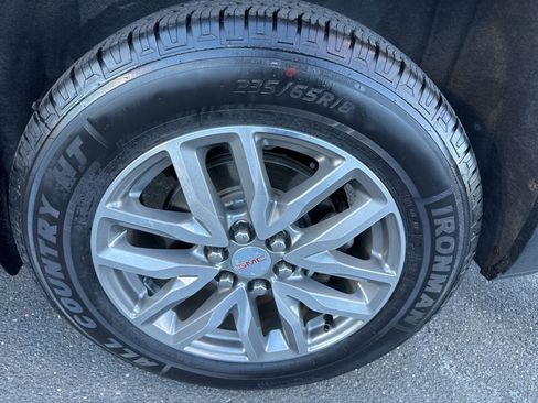 Used 2018 GMC Acadia SLE w/ LPO, Floor Liner Package image 10