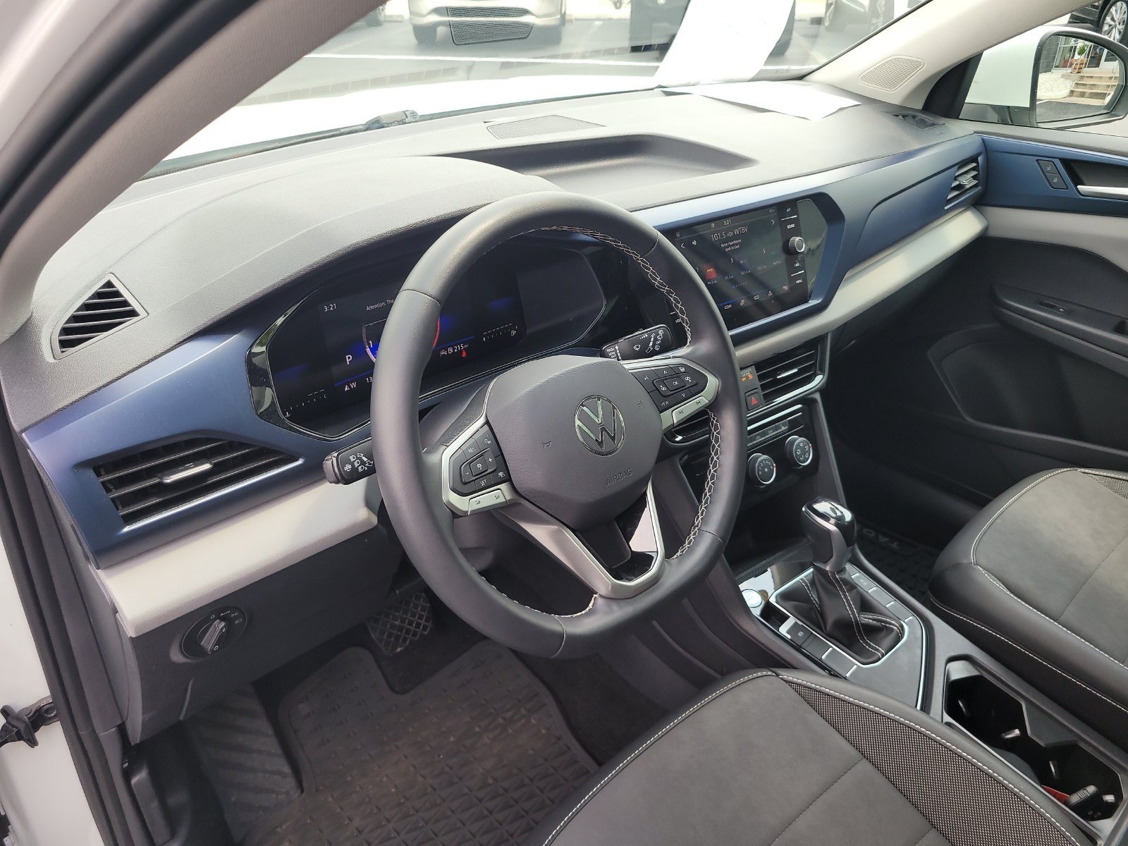 Used 2023 Volkswagen Taos SE w/ Panoramic Sunroof Package FWD image 18