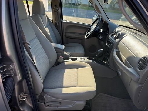 Used 2006 Jeep Liberty Sport image 19