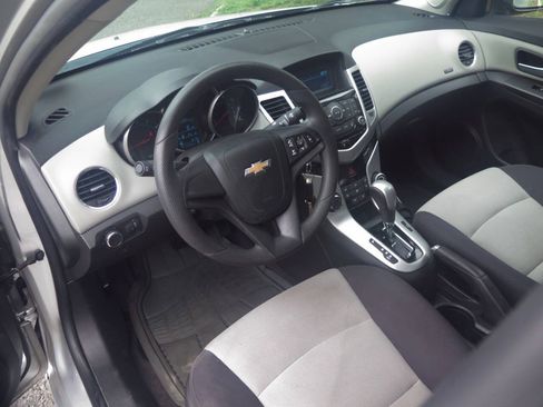 Used 2015 Chevrolet Cruze LS FWD image 14