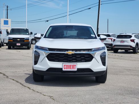 Used 2026 Chevrolet Trax LS w/ LS Convenience Package FWD image 2