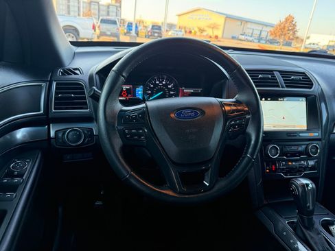 Used 2018 Ford Explorer XLT w/ Equipment Group 202A image 12