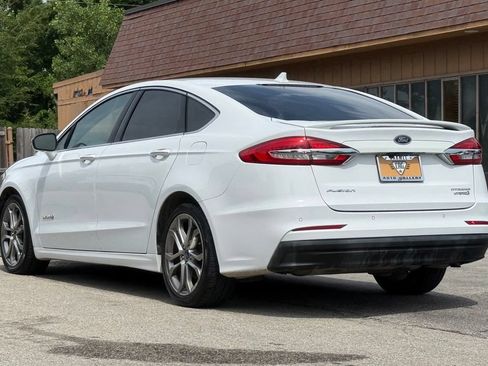 Used 2019 Ford Fusion Titanium FWD image 3