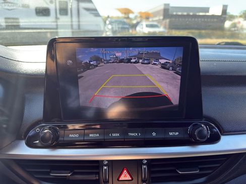 Used 2022 Kia Forte LXS w/ LXS Technology Package image 24