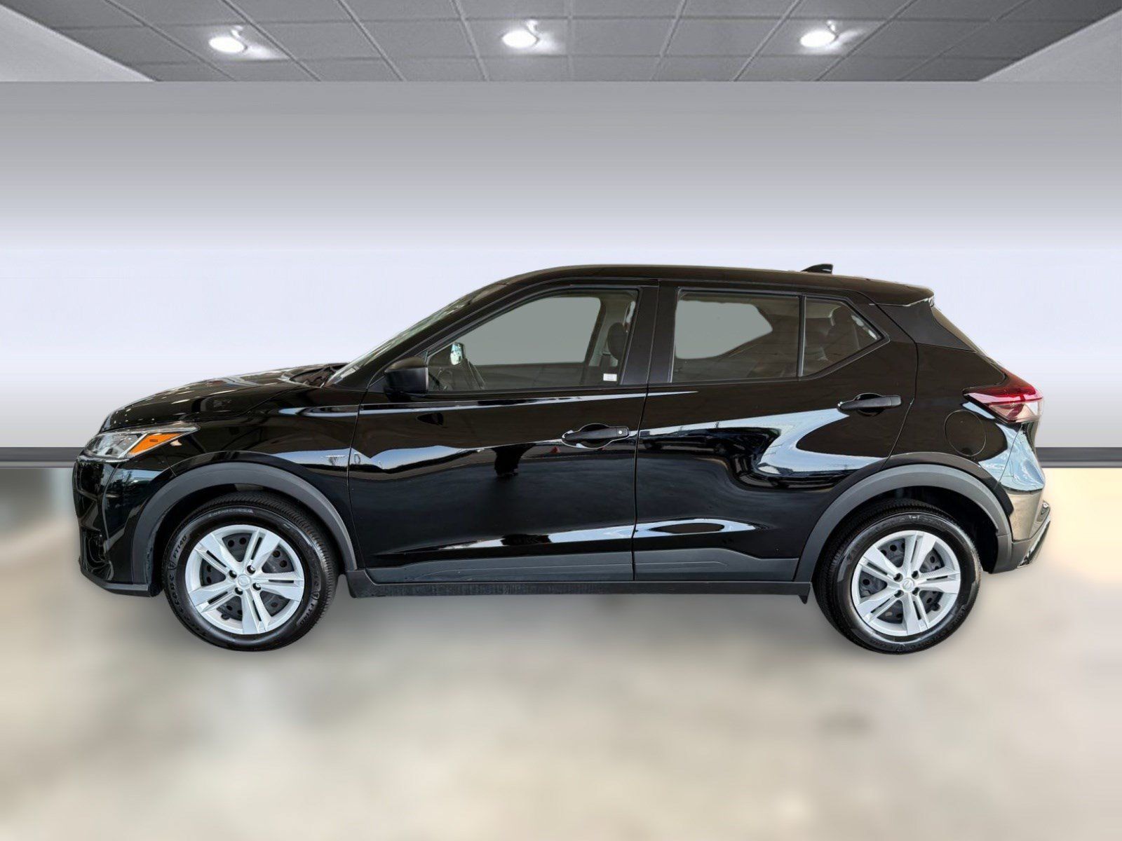 Used 2025 Nissan Kicks Play S FWD image 2