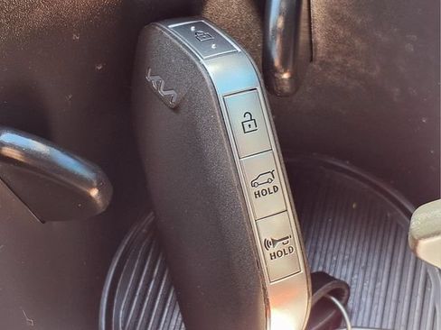 Used 2025 Kia Carnival SX FWD image 14