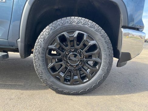 Used 2025 Chevrolet Silverado 2500 LT w/ Convenience Package AWD/4WD image 16