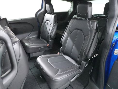 New 2026 Chrysler Pacifica Select w/ S Appearance Package FWD image 26