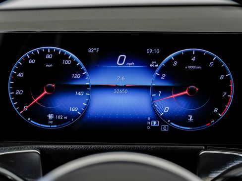 Used 2023 Mercedes-Benz GLB 250 4MATIC w/ Premium Package image 23