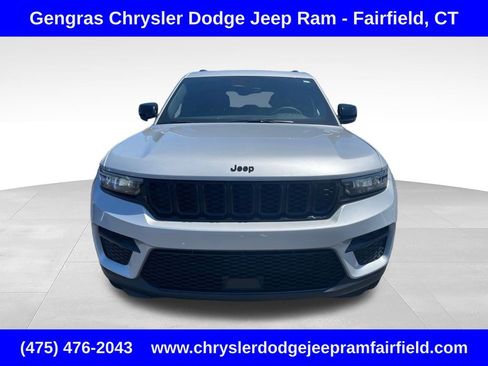 Certified 2024 Jeep Grand Cherokee Altitude AWD/4WD image 2