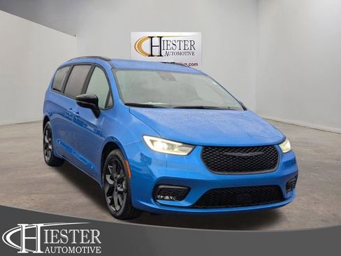 New 2026 Chrysler Pacifica Select w/ S Appearance Package FWD image 1