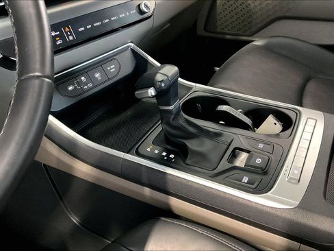 Used 2026 Kia Carnival FWD image 11