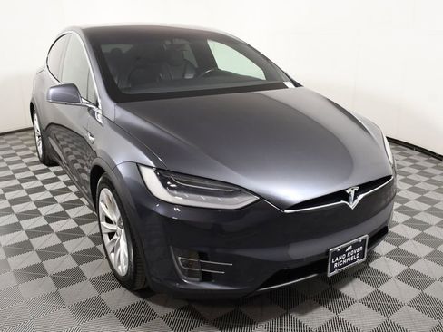 Used 2019 Tesla Model X image 9